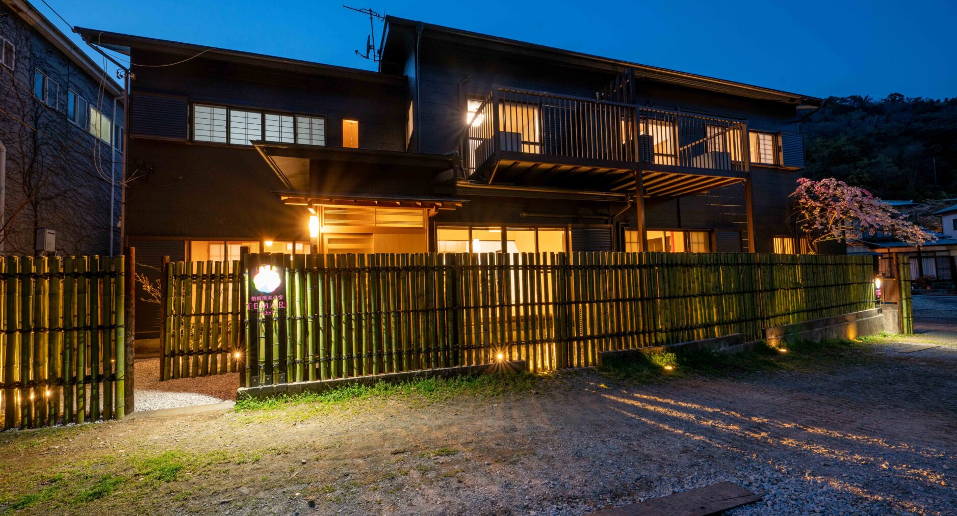 TEMARI WESTの写真 1